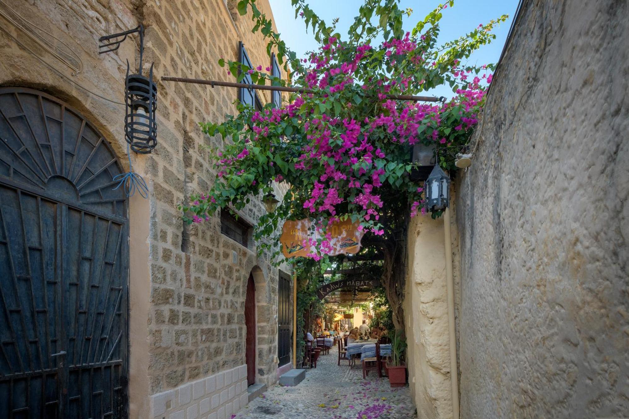 Stone Cave Suite Rhodes City Екстер'єр фото