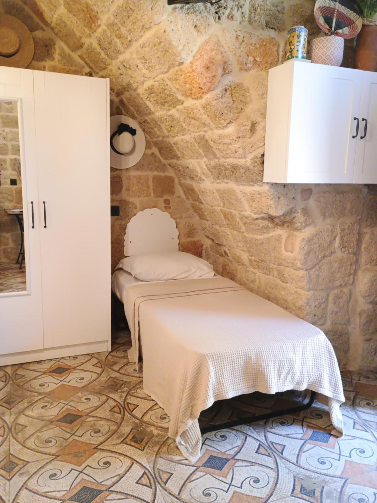 Stone Cave Suite Rhodes City Екстер'єр фото